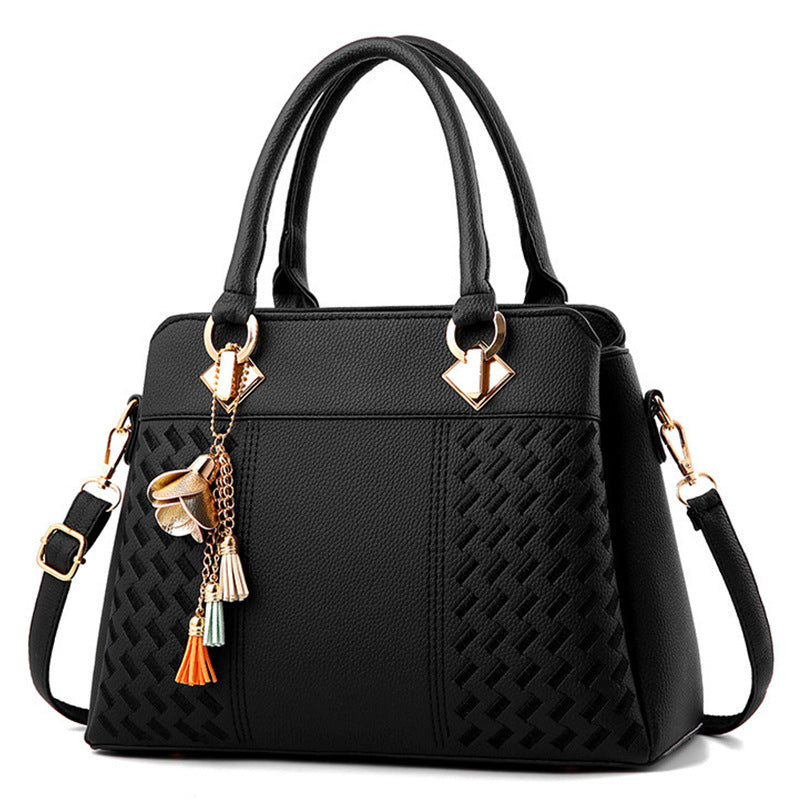 Autumn large capacity shoulder handbag designed for mothers