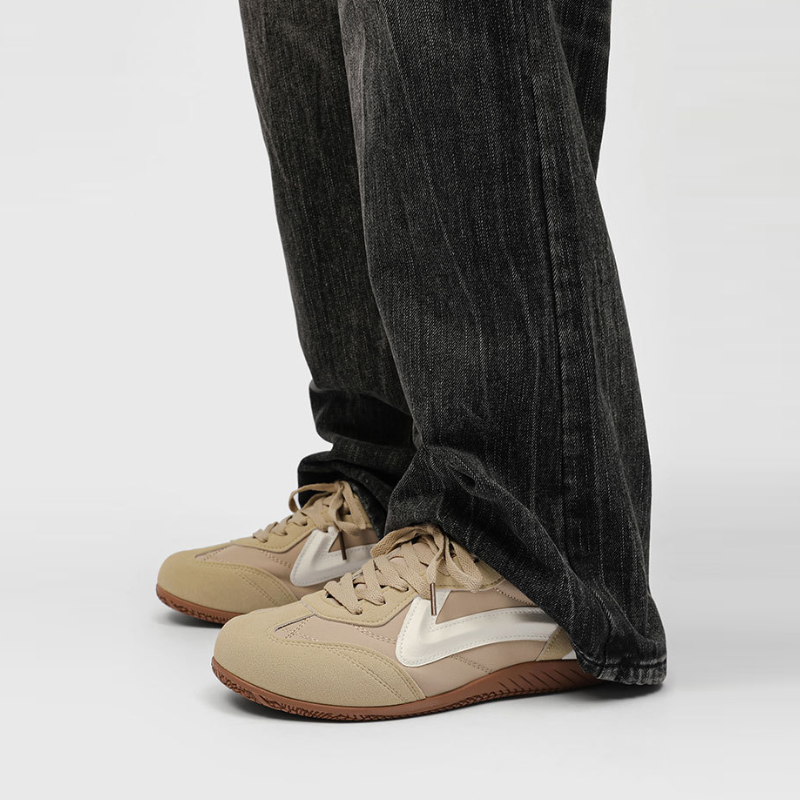 Strider Lite Low Top Sneakers