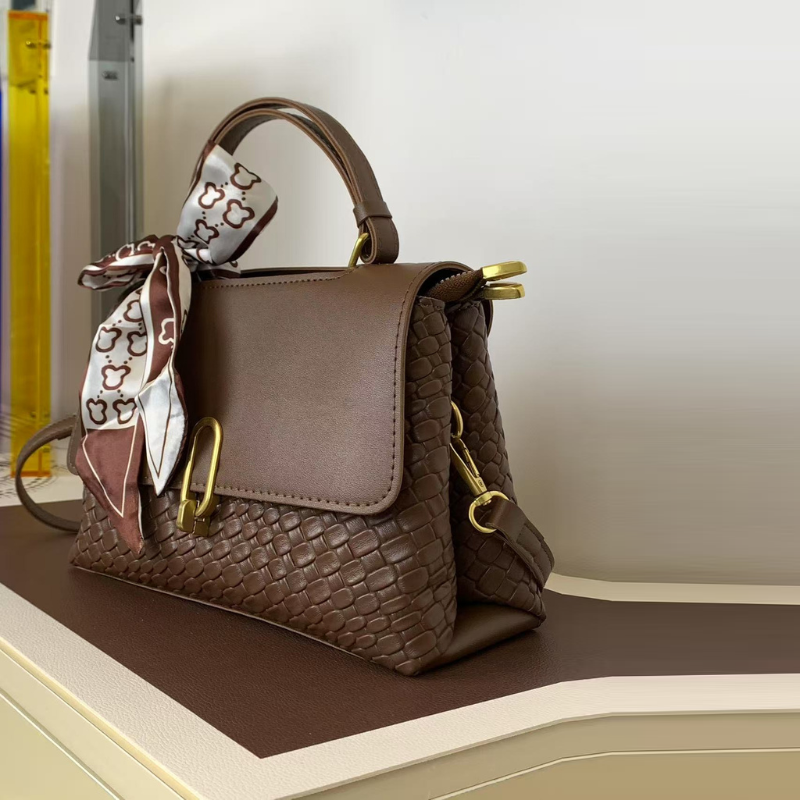 French Niche Small Square Commuting Shoulder Bag