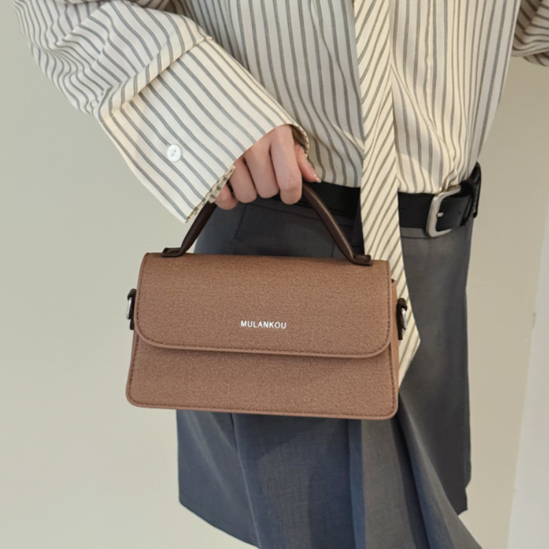 Signature Square Women’s Shoulder Bag