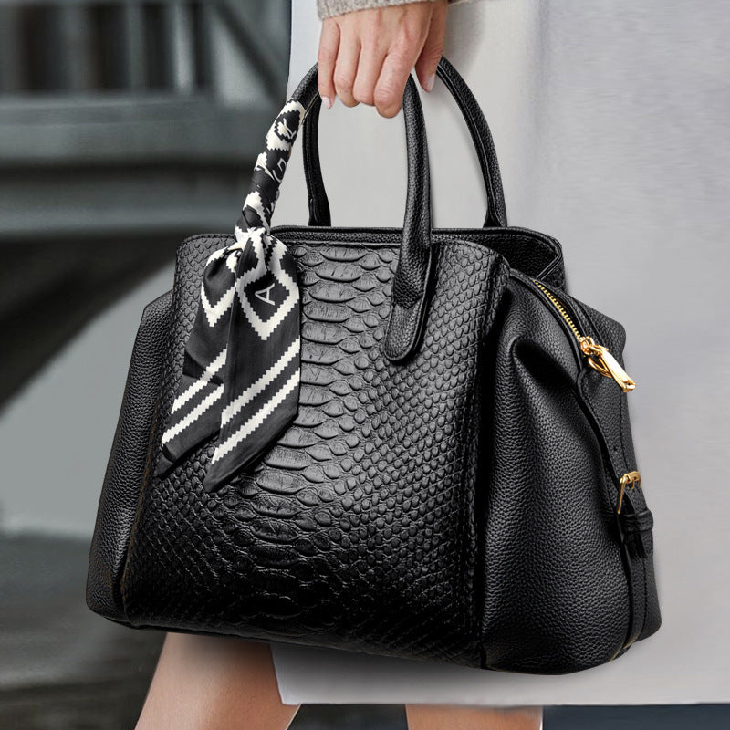 Elegant Crocodile Pattern Large Capacity Leather Handbag