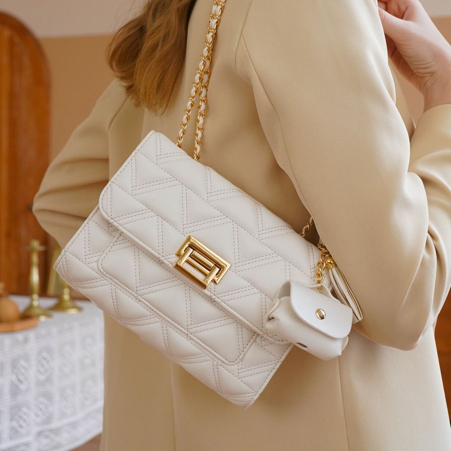 French-Inspired Diamond Chain Summer Shoulder Bag
