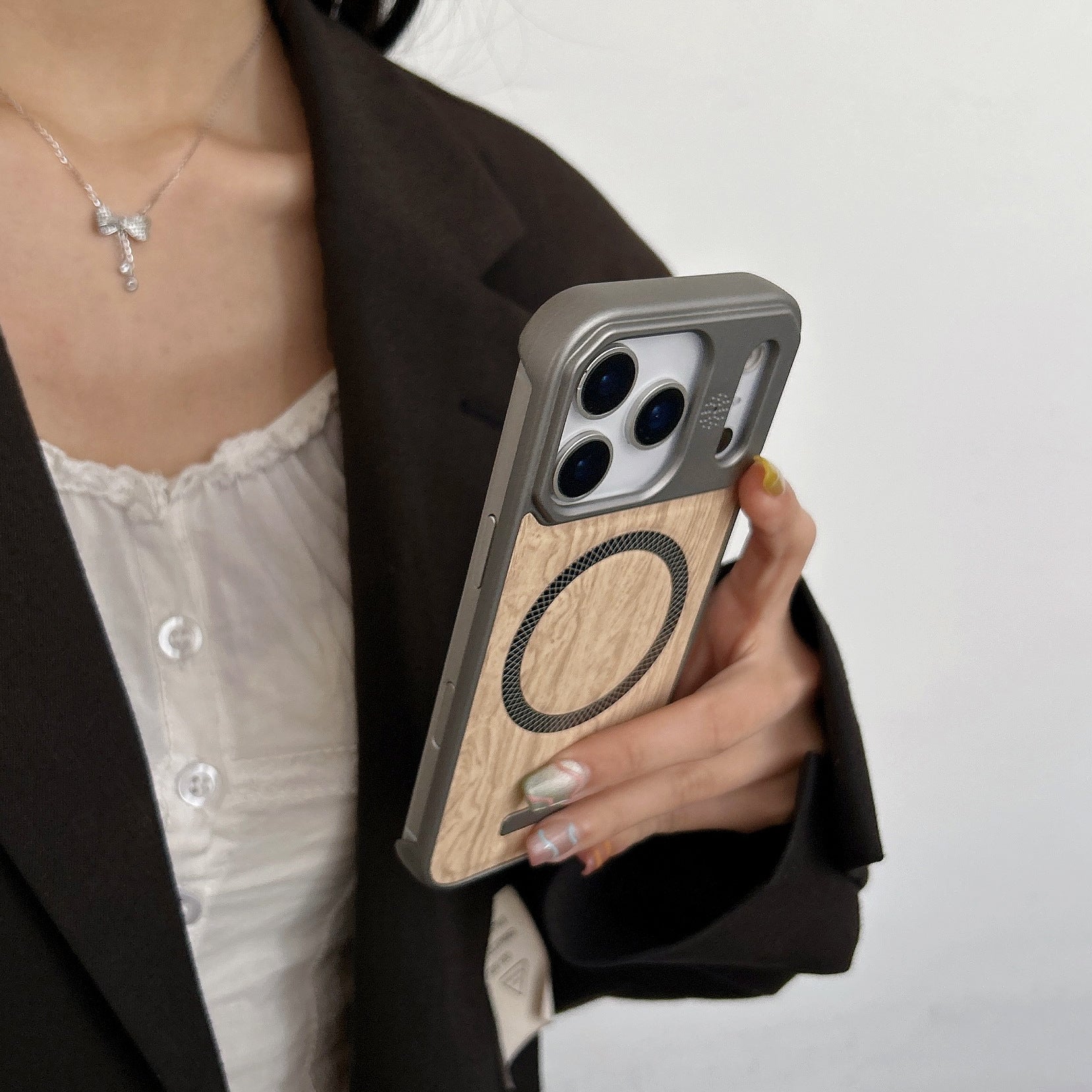 Norevia Wood Grain MagSafe Case