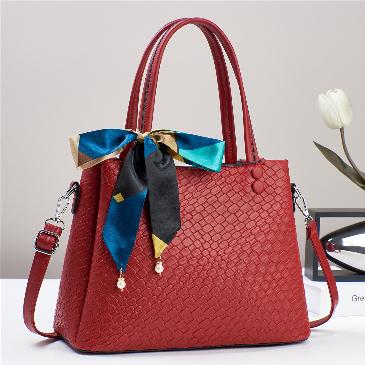 Trendy Versatile Ladies Shoulder Handbag
