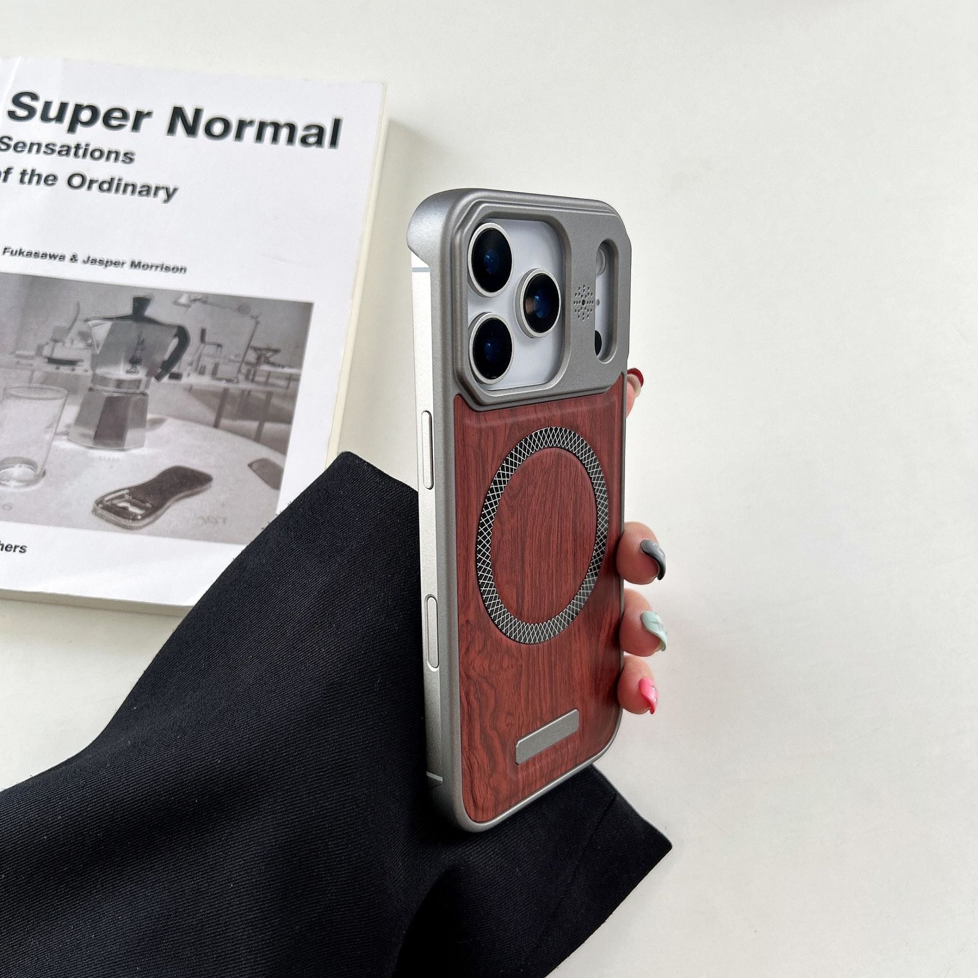 Norevia Wood Grain MagSafe Case