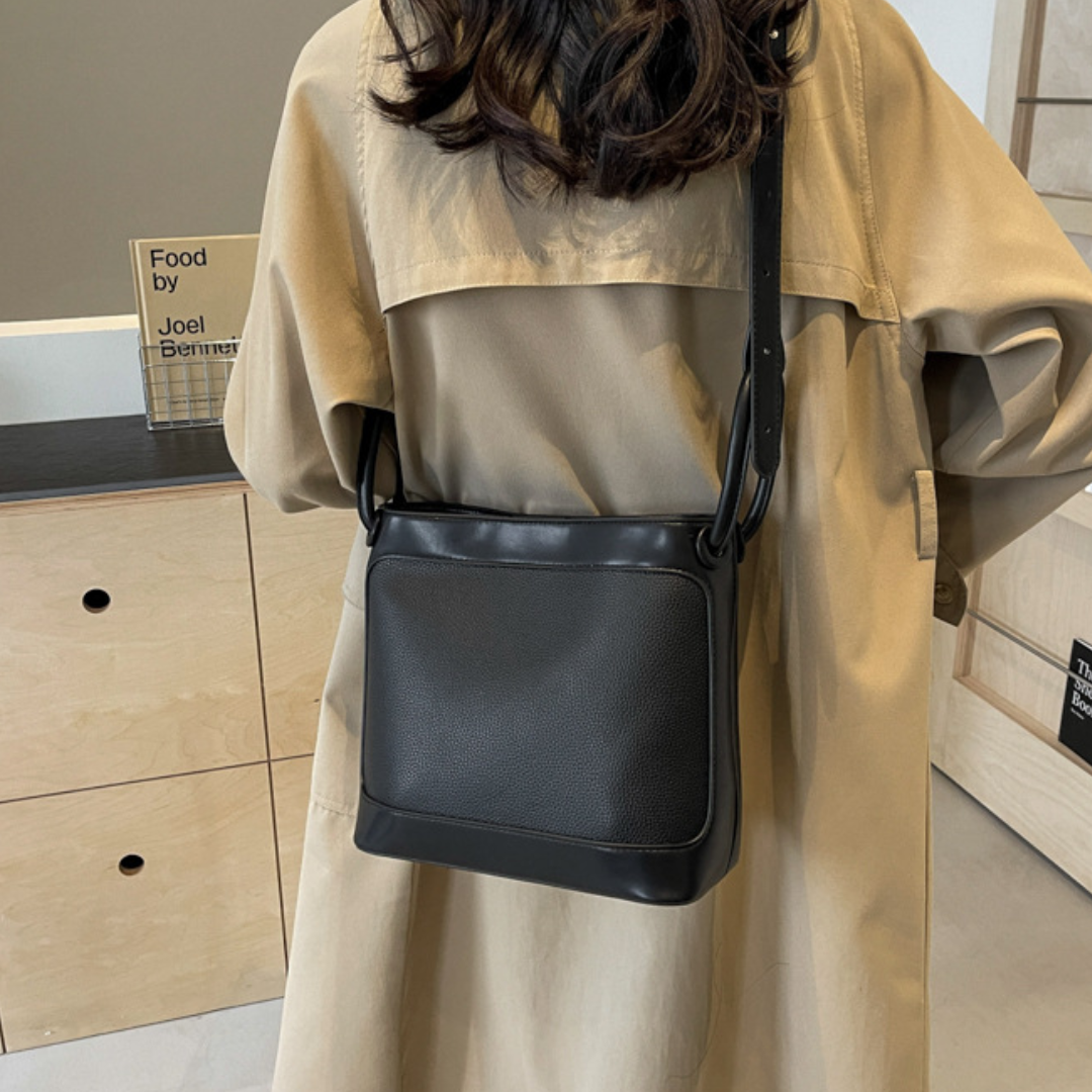 Contrast Color Bucket Shoulder Messenger
