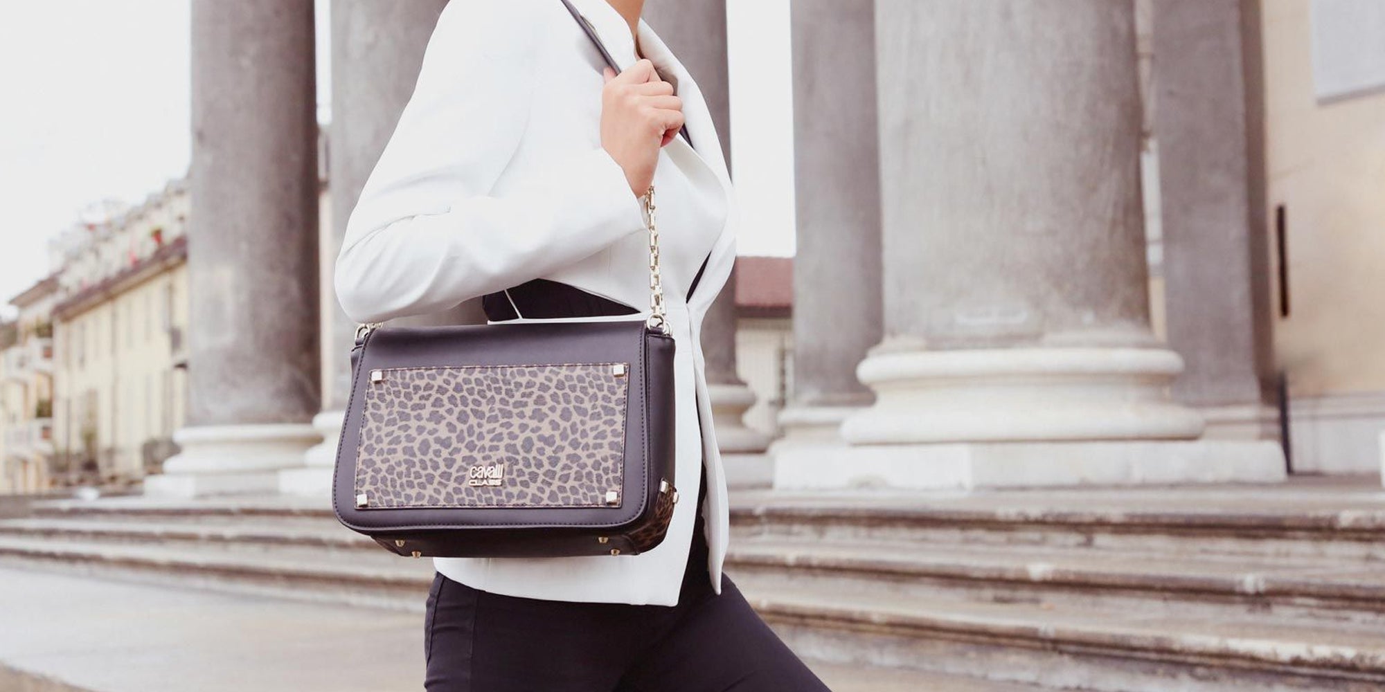 a lady is carrying a beautiful side bag