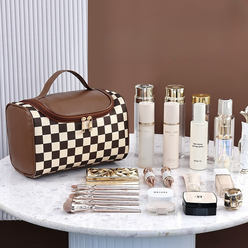 Stylish Glamour Portable Cosmetic Bag