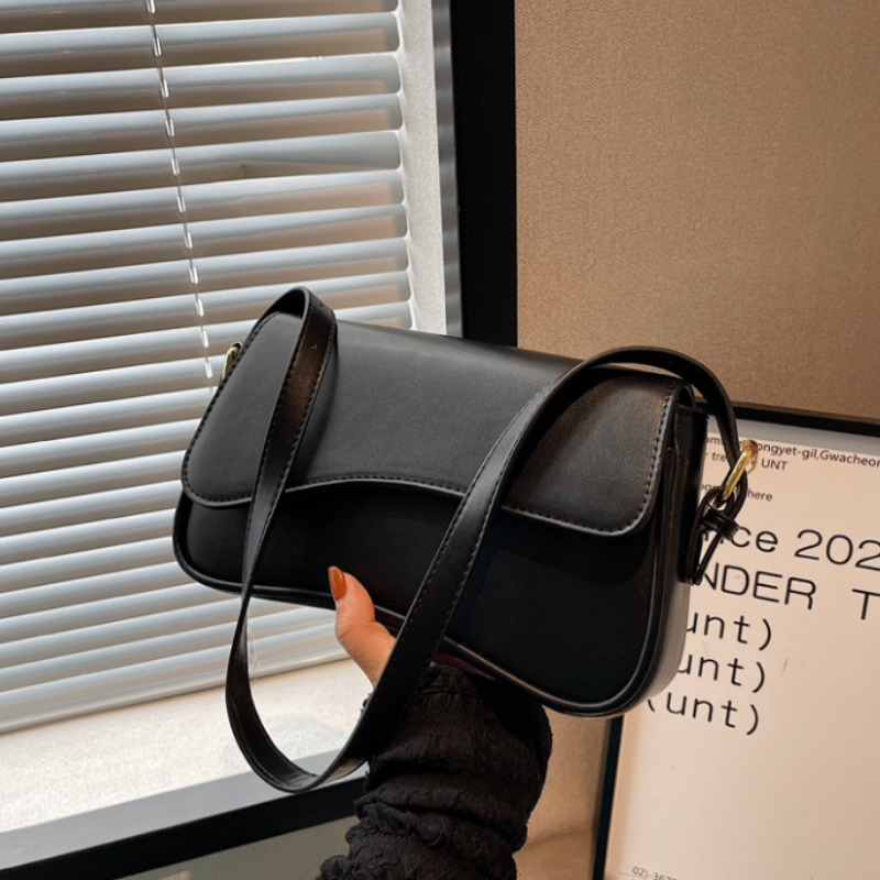 Selene Curve Shoulder Bag