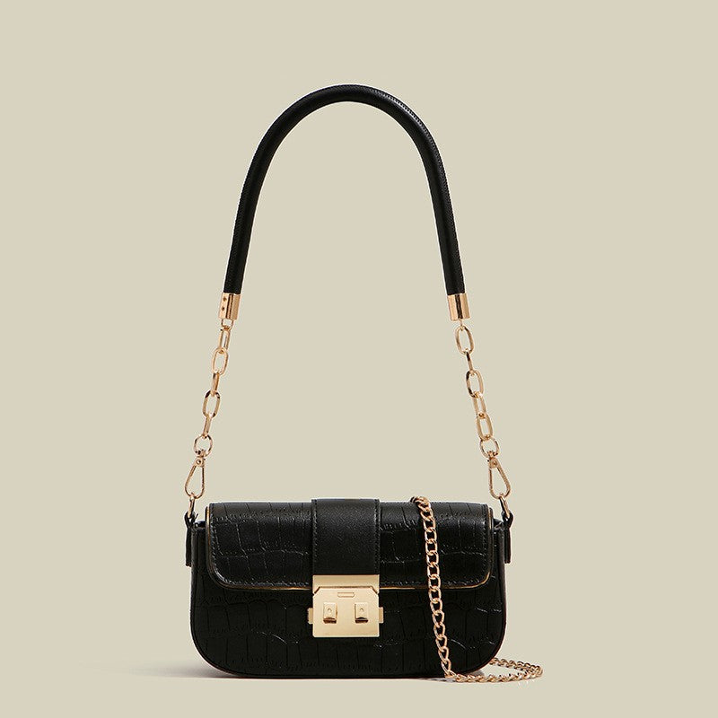 Trend Setter's Chain Shoulder Bag