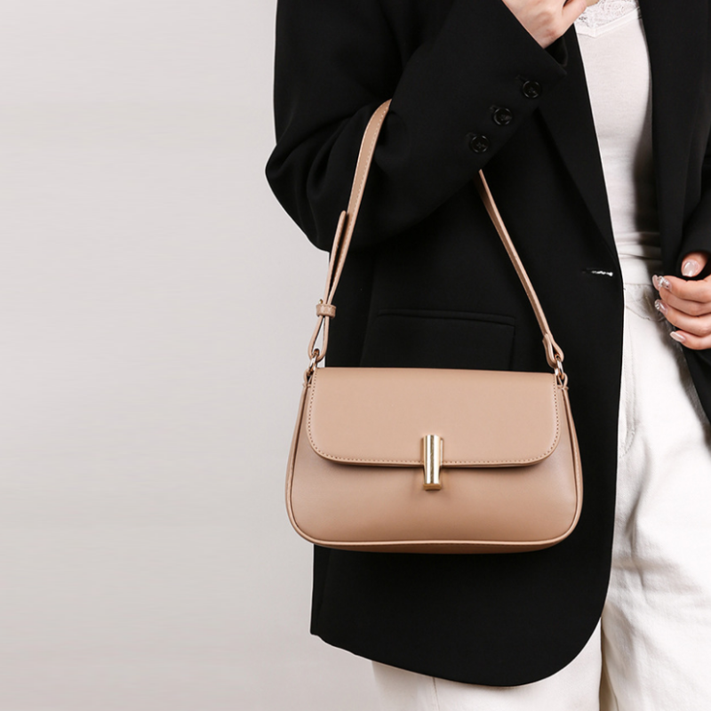 Elora Bar Detail Women’s Shoulder Bag