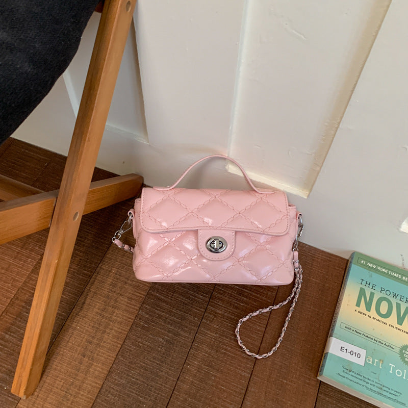 Chic Chain Commuter Women’s Shoulder Bag