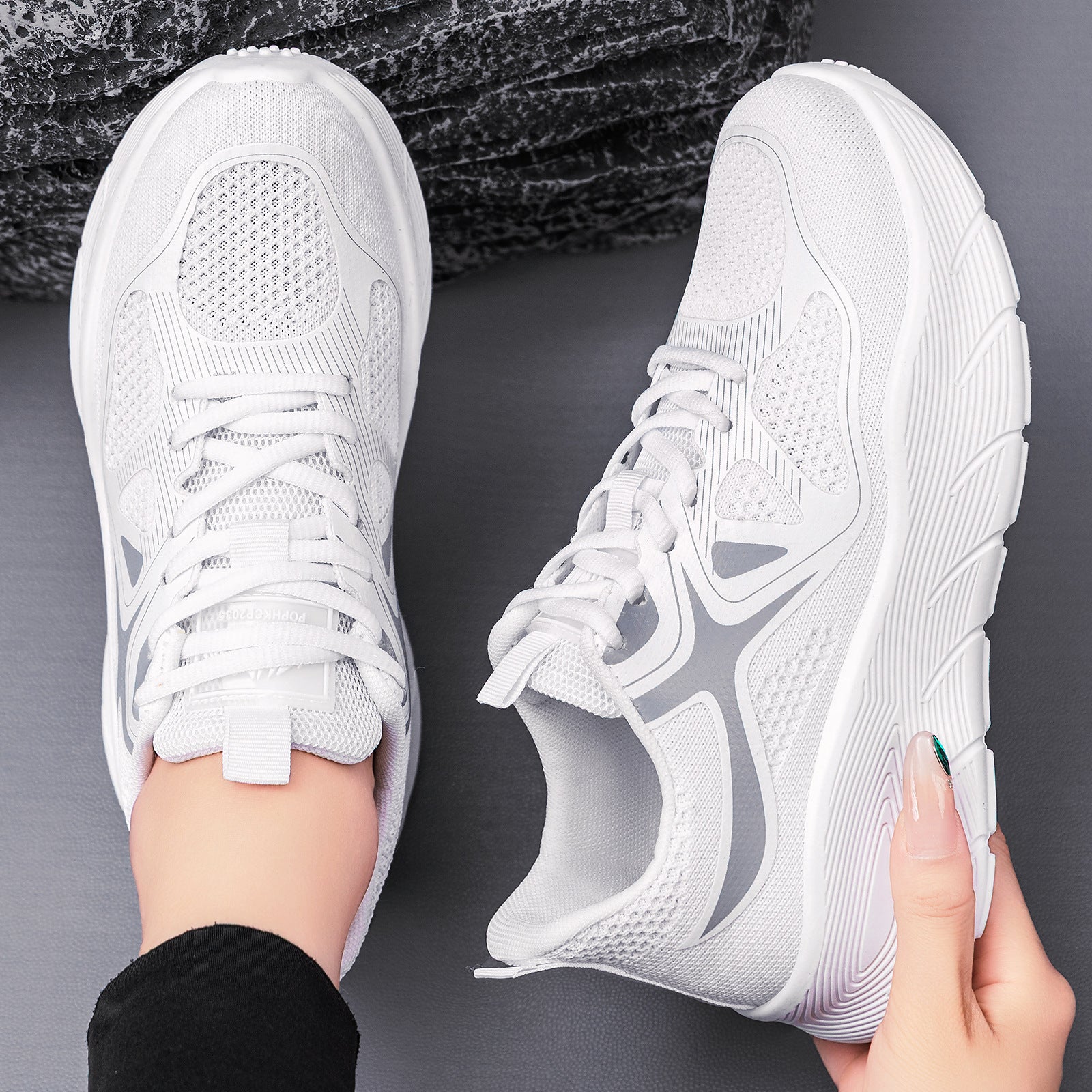 Aero Lite Low-Cut Athletic Runner Shoes