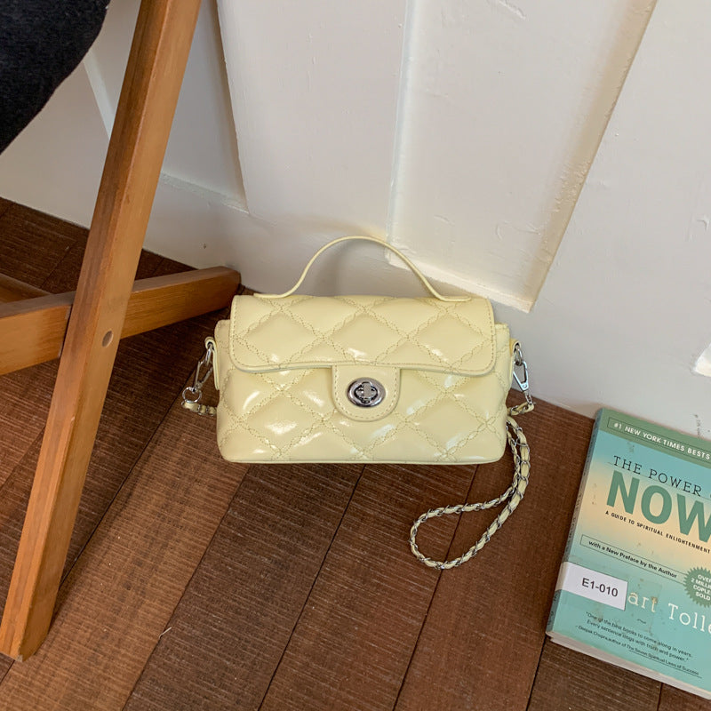 Chic Chain Commuter Women’s Shoulder Bag