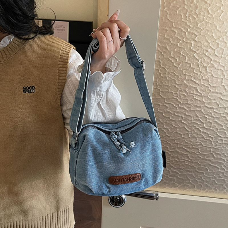Shell Curve Women’s Crossbody Bag