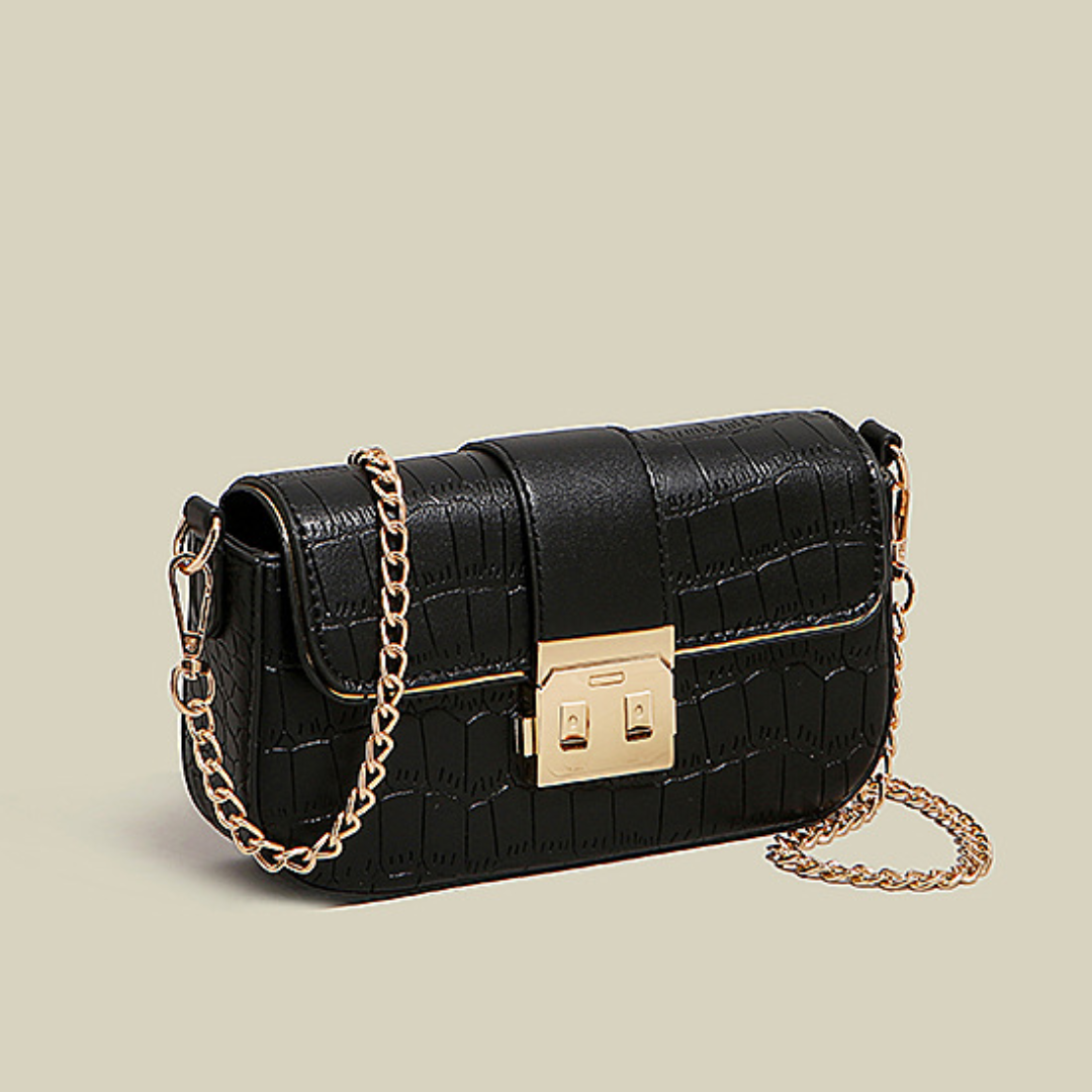 Trend Setter's Chain Shoulder Bag