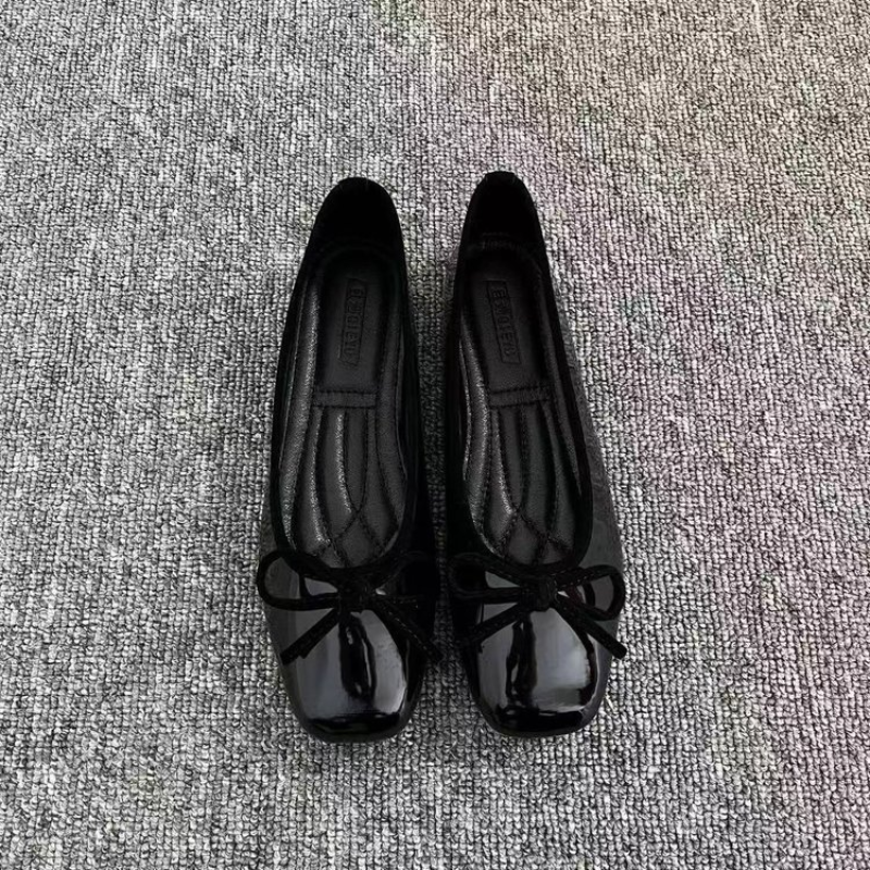 Velvet Rouge Bow Pumps