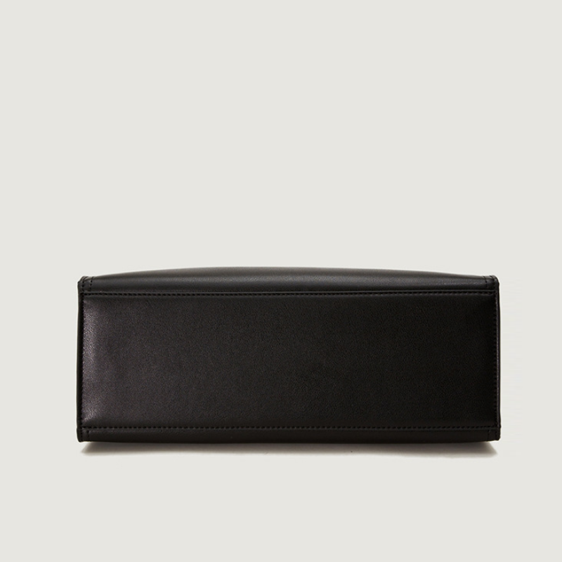 Elegant Commuter Luxe Large Capacity Shoulder Bag
